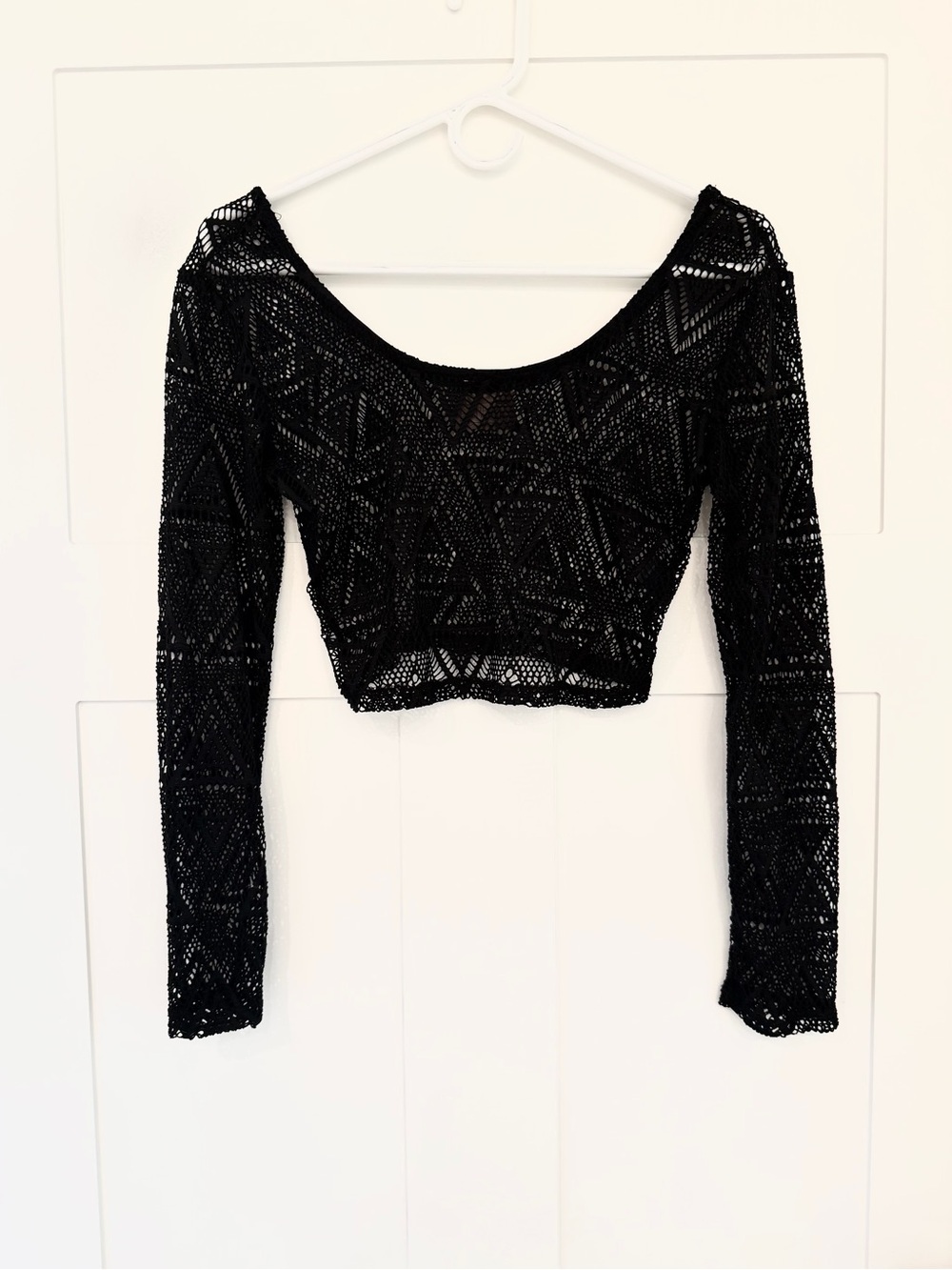 FREE w/ PURCHASE -‎ Black Cropped Lace Long-Sleeve Top
